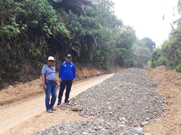 tinjau-pembangunan-jalan-ke-desa-salikung.jpg