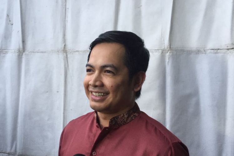 tommy-kurniawan-berpose-dalam-sebuah-acara-di-lapangan-blok-s.jpg