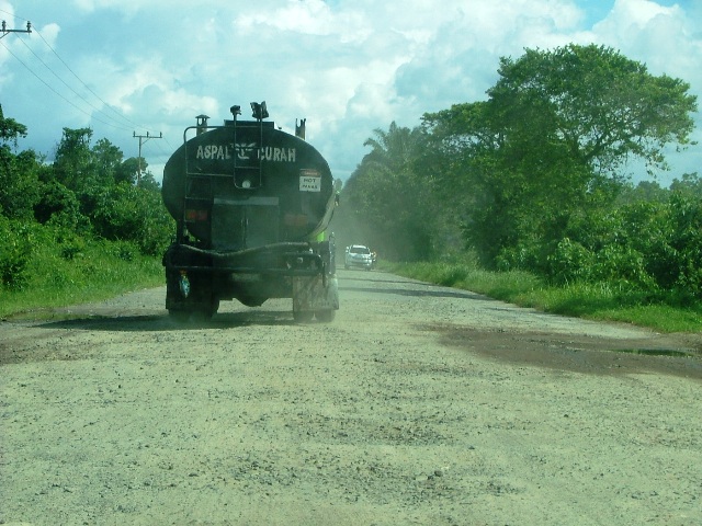 Tiap Hari Ratusan Truk CPO Lalui Sampit-Bagendang