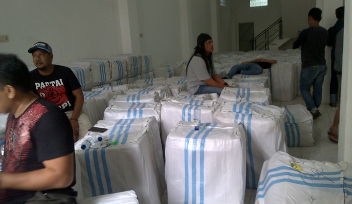 BREAKINGNEWS: Polda Kalsel Gerebek Gudang Zenit di Jalan A Yani Km 5,5 Banjarmasin