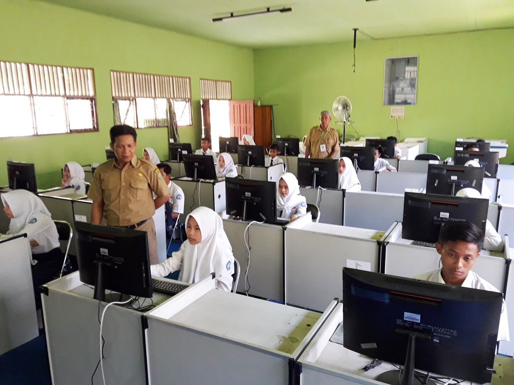 ujian-nasional-berbasis-komputer_20180423_115232.jpg