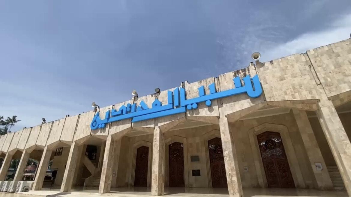 ulisan-kaligrafi-nama-Masjid-Raya-Sabilal-Muhtadin-di-Banjarmasin-tampak-dicat-berwarna-biru.jpg