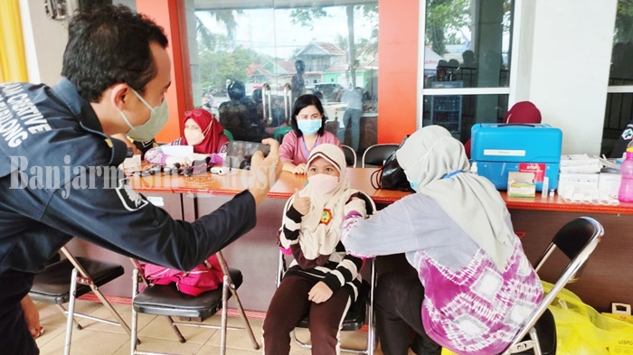 vaksinasi-covid-19-di-open-badminton-tournament-gor-pendopo-kota-tanjung-kabupaten-tabalong.jpg