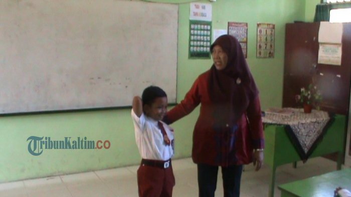 vincero-diminta-memerkenalkan-diri-di-depan-kelas_20170721_100829.jpg