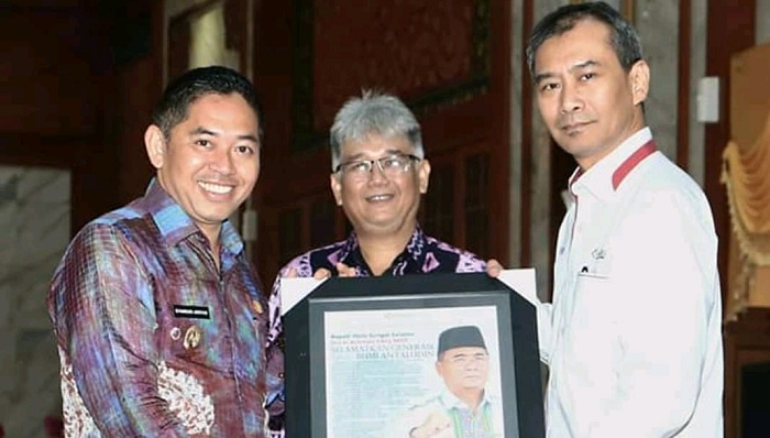 wabub-hss-menerimakan-penghargaan-antara-award.jpg