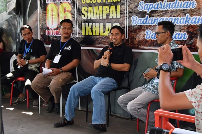 Jadi Pembina Komunitas Tukang Cukur Rambut, Wabup HSS Berharap Jadi Ajang Sharing Anggota