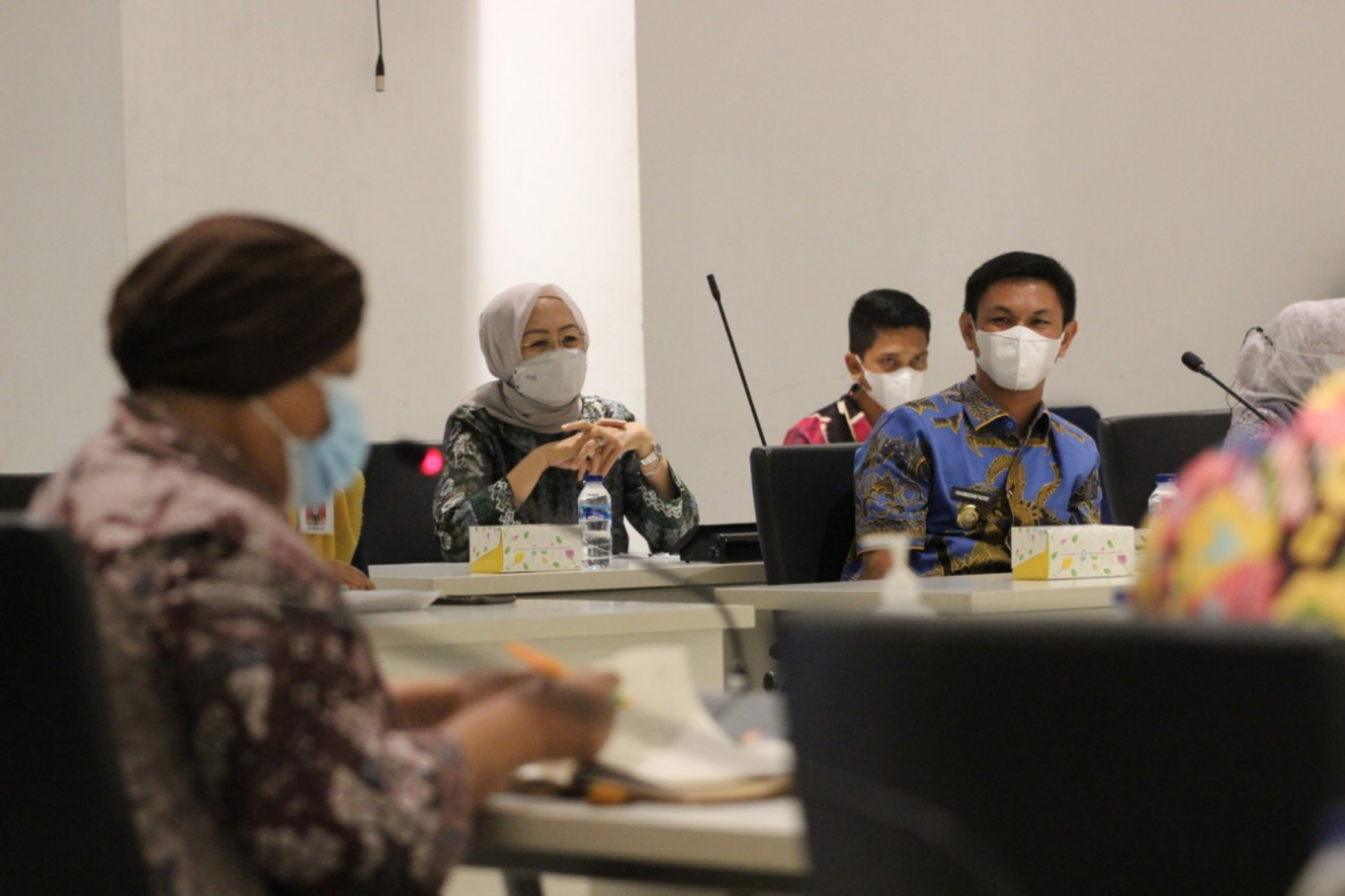 wakil-bupati-batola-bersama-rombongan-saat-diterima-sekretaris-utama-sestama-perpusnas-ri.jpg