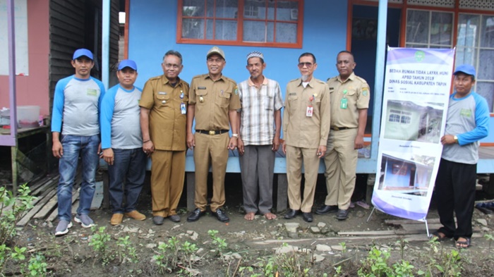 Mata Basuni Berkaca-kaca Dikunjungi Wabup Tapin, Bersyukur Masuk Peserta Program Bedah Rumah