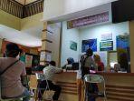 20200427-muhammad-rahmadi_suasana-pelayanan-loket-upt-pelayanan-kep.jpg
