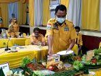 20201021-muhammad-rahmadi_prosesi-pemotongan-tumpenh-hut-partai-golkar-ke-56-oleh-k.jpg