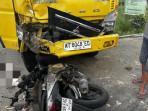 Pengendara Motor Adu Banteng Lawan Dump Truck di Paser Kaltim, Pasutri dan Dua Anaknya Tewas di TKP
