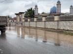 Akses-jalan-tepat-di-depan-Masjid-Al-Haris-Jl-Tatah-Bangkal-tergenang-air-pasca-hujan-deras1.jpg