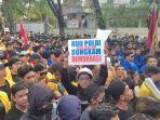 Aksi-teatrikal-dalam-unjuk-rasa-Tolak-Revisi-UU-Pilkada-daas.jpg