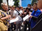 Aksi-tolak-RKUHP-oleh-BEM-se-Kalsel-di-Jalan-Lambung-Mangkurat.jpg