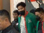 Ammar-Zoni-ketika-dihadirkan-dalam-rilis-kasus-narkoba-untuk-ketiga-kalinya.jpg