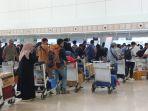 Antrean-penumpang-pesawat-udara-tampak-memadati-tempat-pelaporan-penerbangan.jpg