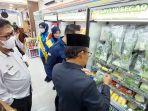 Asisten-II-Pemko-Banjarmasin-Doyo-Pudjadi-ihat-sayuran-segar-di-Indomaret-Fresh.jpg