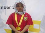 Atlet-SOina-Tabalong-Risma-usai-menerima-medali-emas.jpg