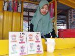 Atus-menjual-minuman-kekinian-varian-smoothies-yang-banyak-digemari.jpg