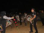 BUPATI-Tala-H-Rahmat-Trianto-turut-menari-bersama-pemain-kuda-lumping.jpg