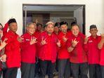 Bang-Dhin-memamerkan-rambut-putih.jpg