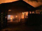 Bangunan-pengepul-barang-bekas-ludes-terbakar.jpg
