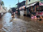 Banjir-rob-sungai-telah-menggenangi-Jalan-masuk-Gg-20-Jl-Sutoyo-S-Ampera.jpg