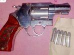 Barang-bukti-FN-yang-diamankan-Polsek-Liang-Anggang-Polres-Banjarbaru-kalsel-Senin-05062023.jpg
