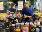 Barista-Biji-Kopi-Borneo-di-Halal-Food-Festival-MTQ-Nasional-di-Martapura-kalsel-Sabtu-15102022.jpg
