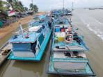 Beberapa-kapal-nelayan-Kualatambangan-sandar-di-sungai.jpg