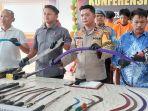 Beragam-jenis-dan-ukuran-senjata-tajam-milik-anggota-gangster.jpg