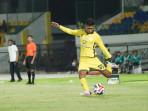 Bima-Reksa-Barito-Putera-kuning-lengan-panjang.jpg