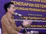 Bupati-Banjar-H-Saidi-Mansyur-memberikan-sambutan-dan-keterangan-soal-sistem-Merit.jpg