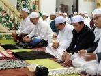 Bupati-Banjar-Saidi-Mansyur-takbir-Idul-Fitri-di-Masjid-Al-Karomah-Martapura-Senin-02052022.jpg