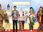Bupati-H-Saidi-Mansyur-dan-istri-menghadiri-Grand-Final-Nanang-dan-Galuh-Intan-Banjar-2022.jpg