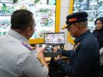 Bupati-Kotabaru-Muhammad-Rusli-saat-meninjau-Command-Center-Area-Traffic-Control-System.jpg