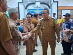 Bupati-Tabalong-HM-Noor-Rifani-menyapa-Ketua-RT-dan-kades.jpg