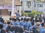 Bupati-Tala-Pimpin-apel.jpg