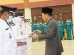 Bupati-Tapin-HM-Arifin-Arpan-saat-melantik-para-kepala-desa-di-Kabupaten-Tapin.jpg