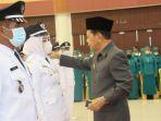 Bupati-Tapin-HM-Arifin-Arpan-saat-melantik-para-kepala-desa.jpg