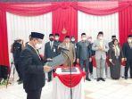 Bupati-kotabaru-H-Sayed-Jafar-Alaydrus-SH-membacakan-naskah-sumpah-para-kepala-desa-04082022.jpg