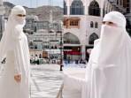 CELINE-CURHAT-Artis-Celine-Evangelista-sedang-umroh-Kini.jpg