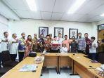 CIMB-Niaga-serahkan-cendera-mata-ke-Pemimpin-Umum-BPost-HG-P-Rusdi-Effendi-AR-12042023.jpg