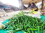 Cabai-hijau-besar-yang-dijual-di-Pasar-Pelaihari-Rabu-22112023.jpg