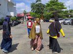 Calon-jamaah-haji-Barito-Kuala-menjalani-tes-kebugaran-di-halaman-Aula-Bahalap-Pemda-Batola.jpg