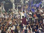Capres-Anies-Baswedan-dikerumuni-relawan-dan-simpatisan-sdsd.jpg