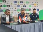 Coach-Teco-bersama-Renan-Alves-di-Kantor-Hasnur-Grup.jpg