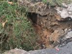 DRAINASE-AMBRUK-Drainase-ambruk-di-Jalan-Gunung-Tinombala-RT-30s.jpg