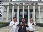Direktur-BLF-Forkot-dan-Kadin-di-depan-gedung-MK.jpg
