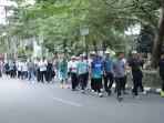 Direktur-Utama-Bank-Kalsel-Fachrudin-bersama-jajaran-melaksanakan-jalan-sehat.jpg
